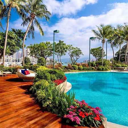 Hong Kong Gold Coast Hotel Esterno foto The pool at the Westin