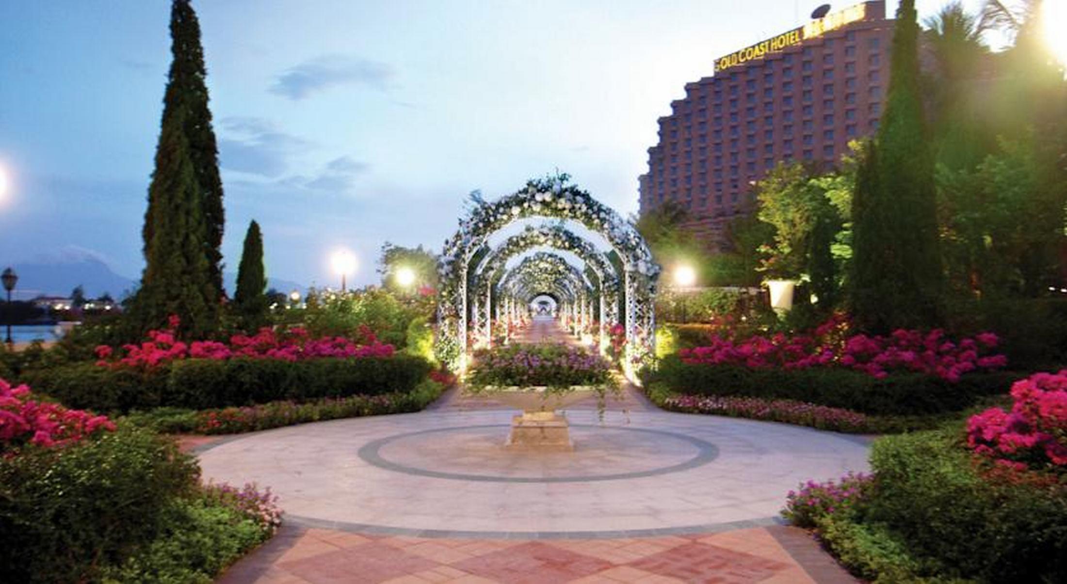 Hong Kong Gold Coast Hotel Esterno foto Rose Garden
